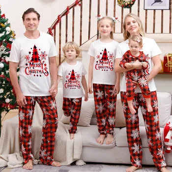Družina Nositi Starš-otrok Božič Domov Nositi Pajama Nastavite Srčkan Smešno In Poln Praznično Vzdušje Evropske In Ameriške